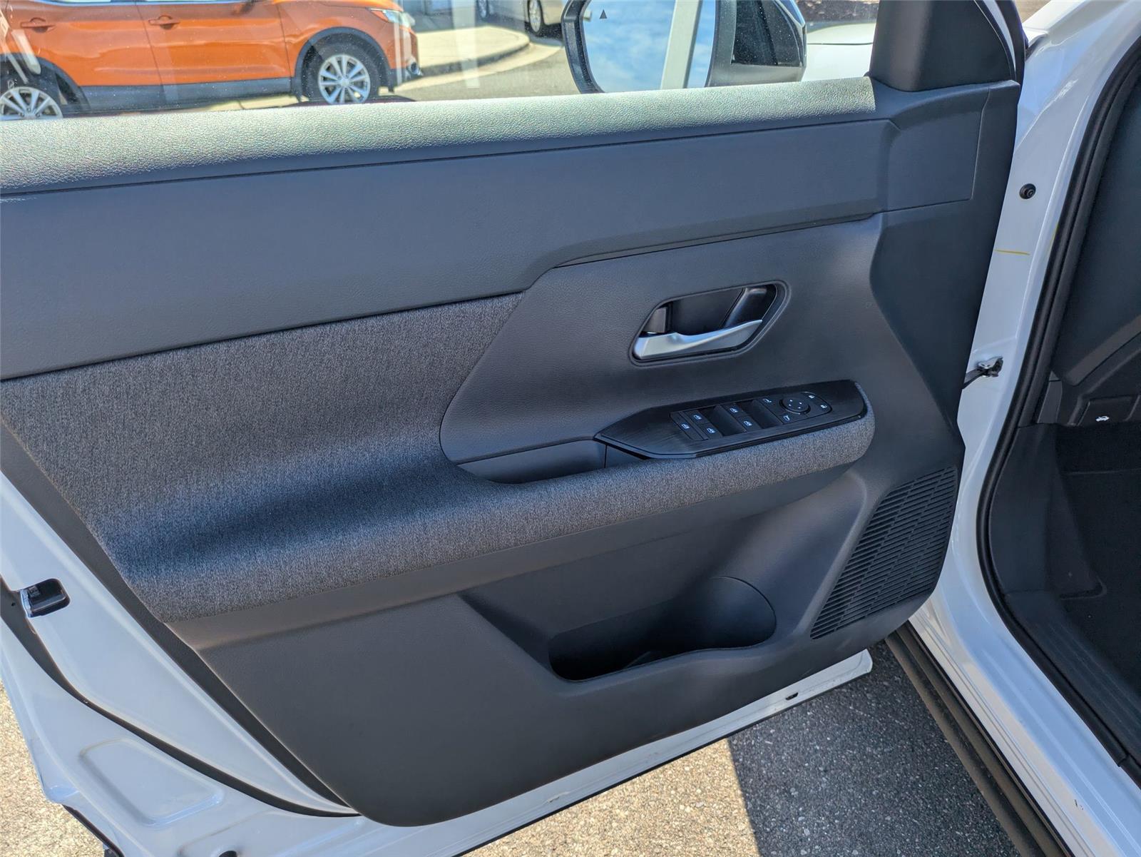 2026 Nissan Kicks SV photo 2