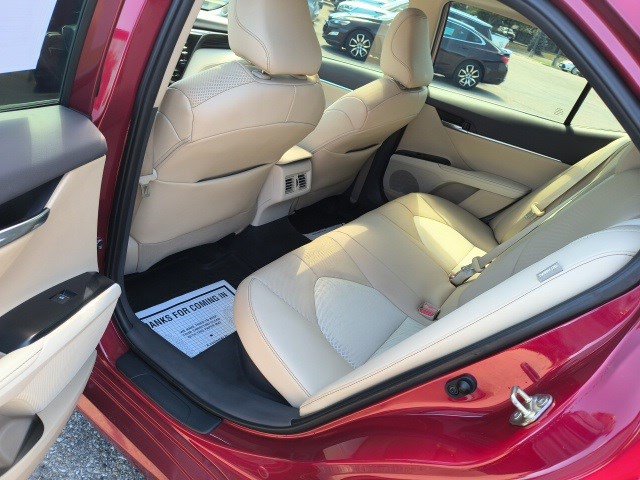 2020 Toyota Camry Hybrid XLE photo 11