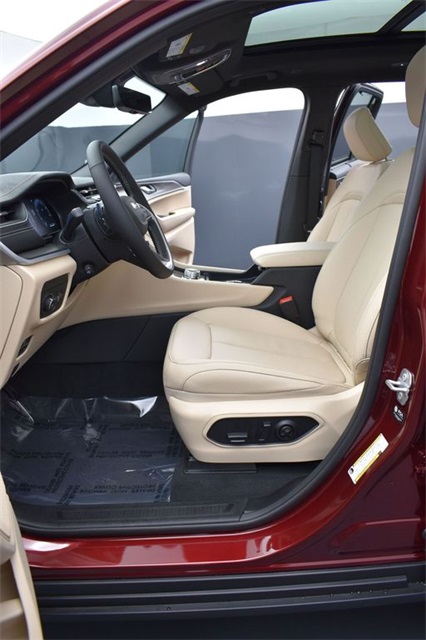 2025 Jeep Grand Cherokee Limited photo 8