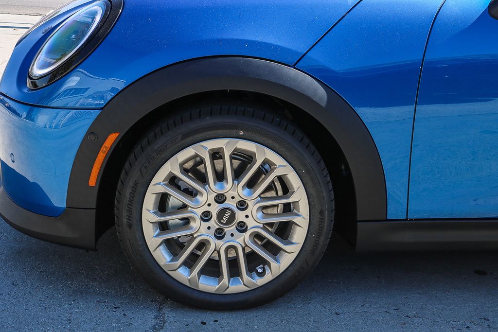 2025 Mini Cooper 2 Door Hardtop Iconic photo 8