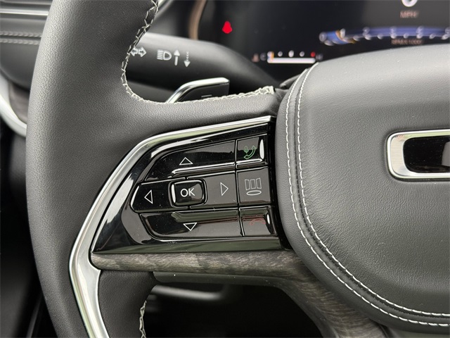 2025 Jeep Grand Cherokee Overland photo 11