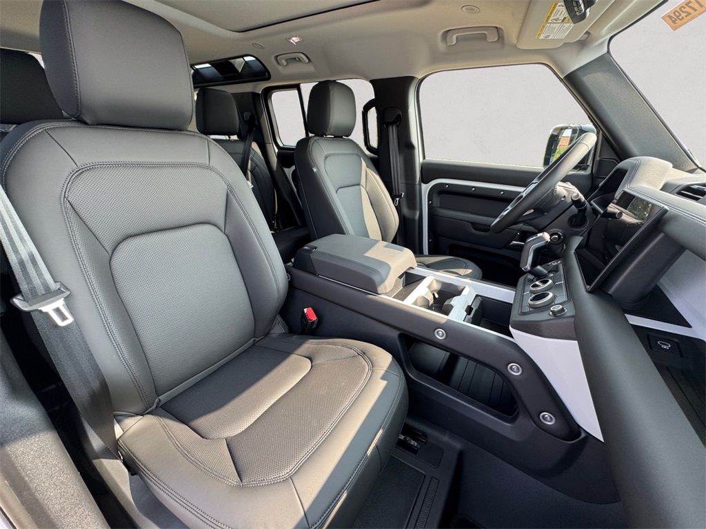 2025 Land Rover Defender 110 S photo 14