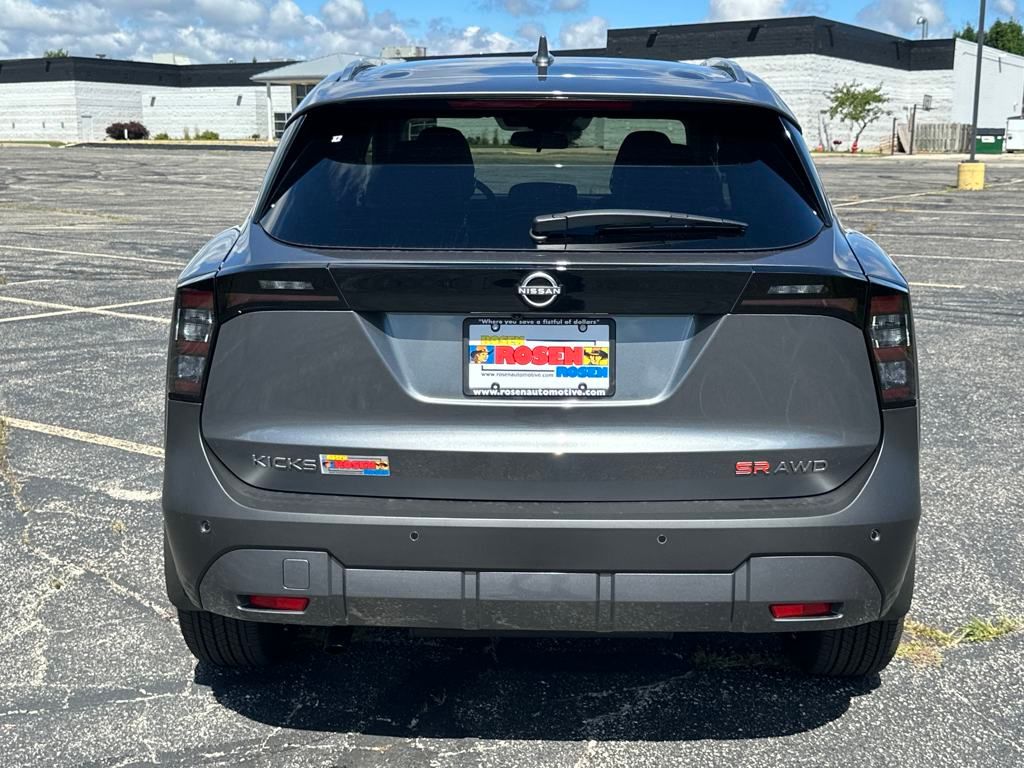 2025 Nissan Kicks SR photo 4