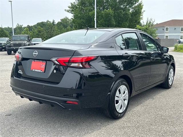 2025 Nissan Versa S photo 4