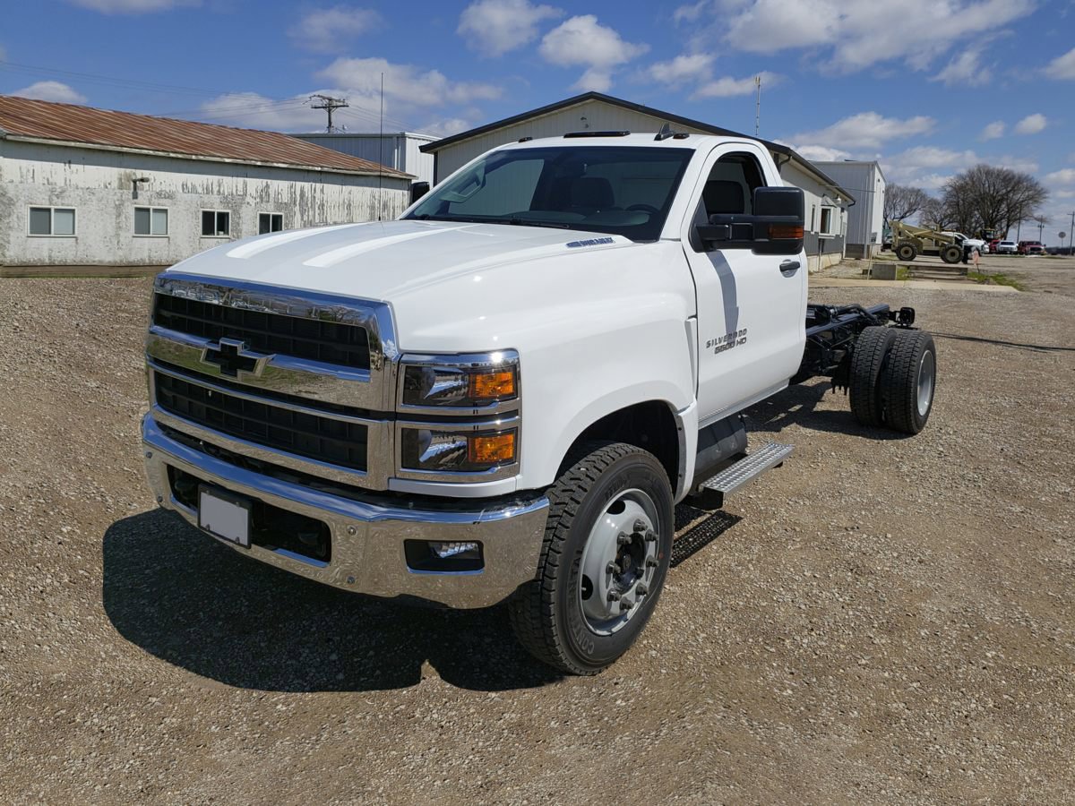 2024 Chevrolet Silverado 4500 Medium Duty Chassis Cab Work Truck's photo