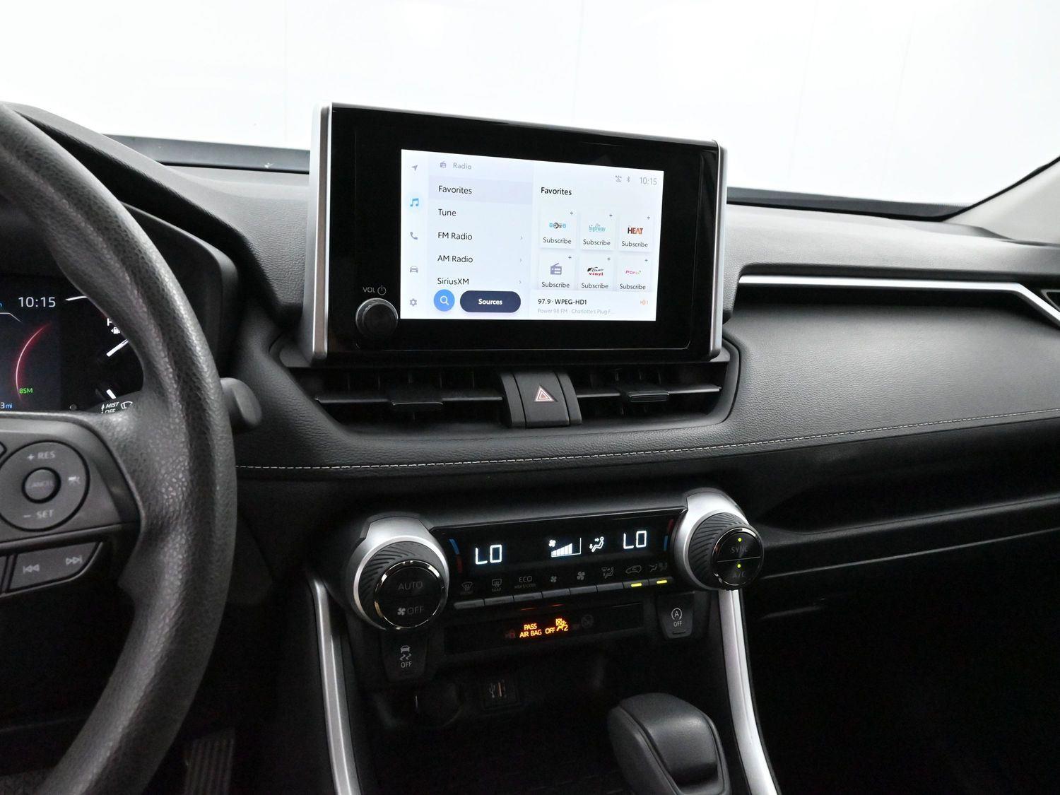 2023 Toyota RAV4 XLE photo 17