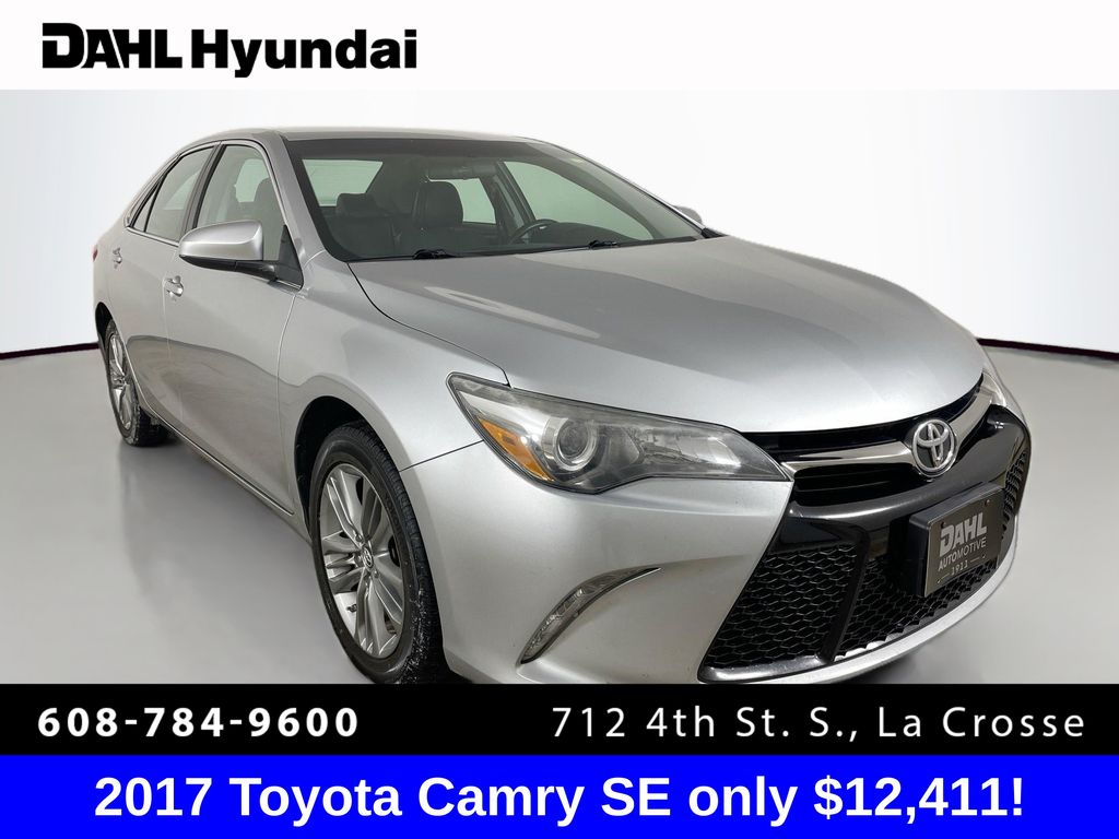 2017 Toyota Camry SE's photo