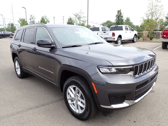 2025 Jeep Grand Cherokee Laredo X photo 8