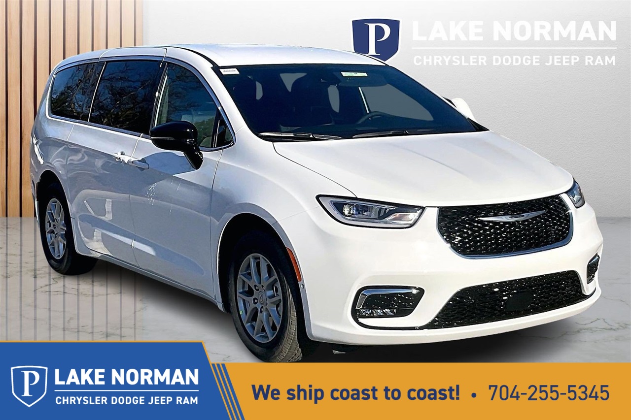 2026 Chrysler Pacifica Select's photo