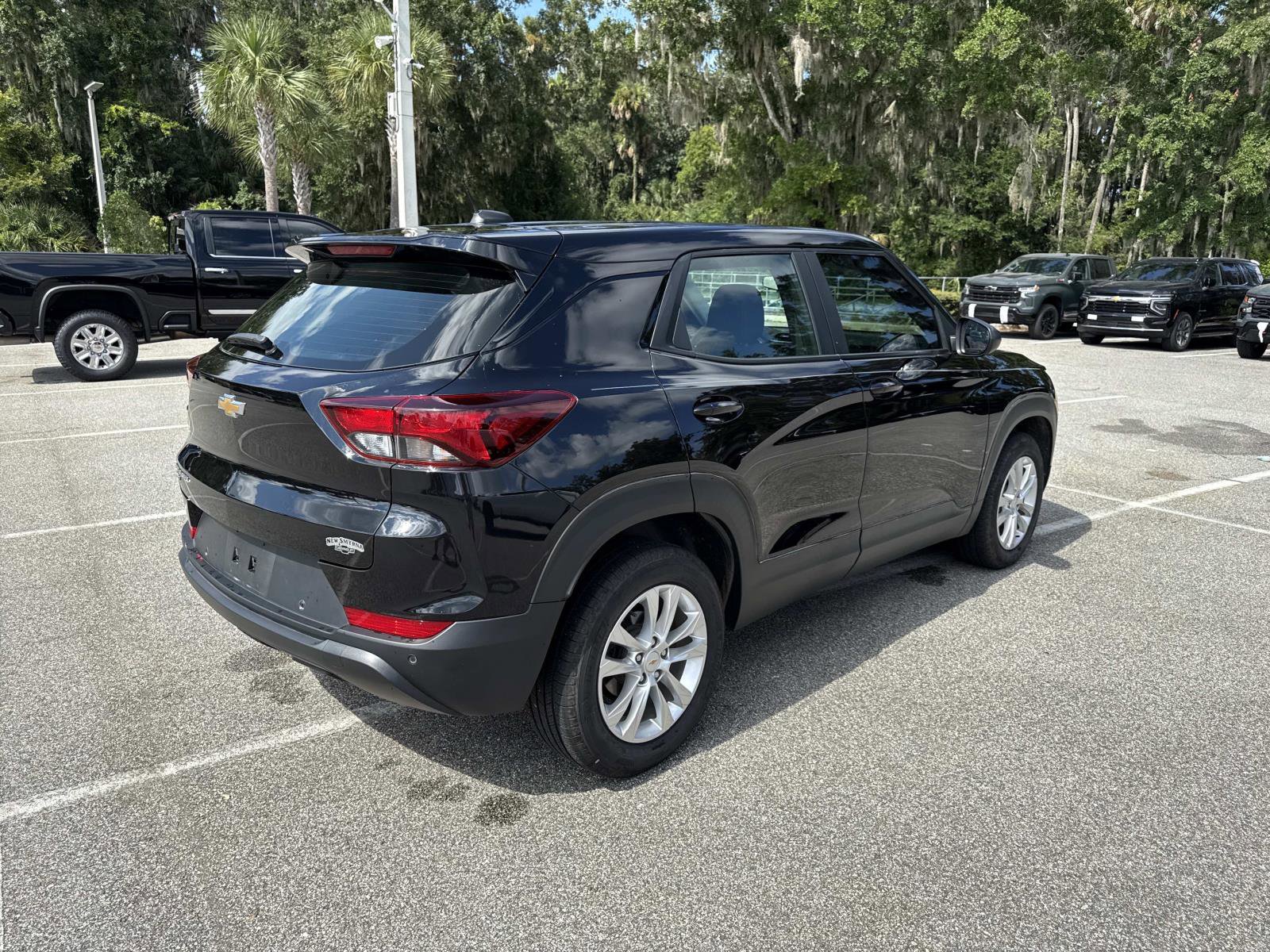 2023 Chevrolet Trailblazer LS photo 2