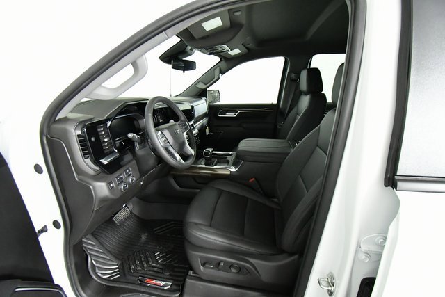 2026 Chevrolet Silverado 1500 RST photo 4