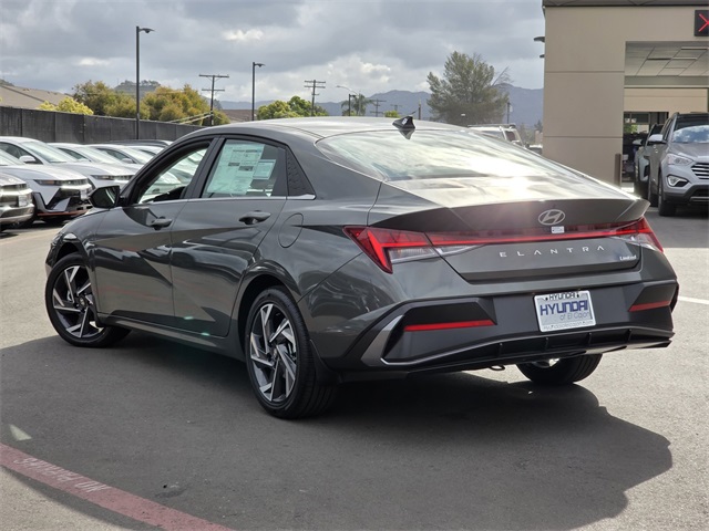 2025 Hyundai Elantra Limited photo 4
