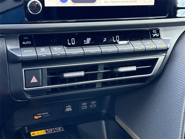 2025 Toyota Camry SE photo 22