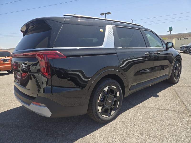 2026 Kia Carnival EX photo 2