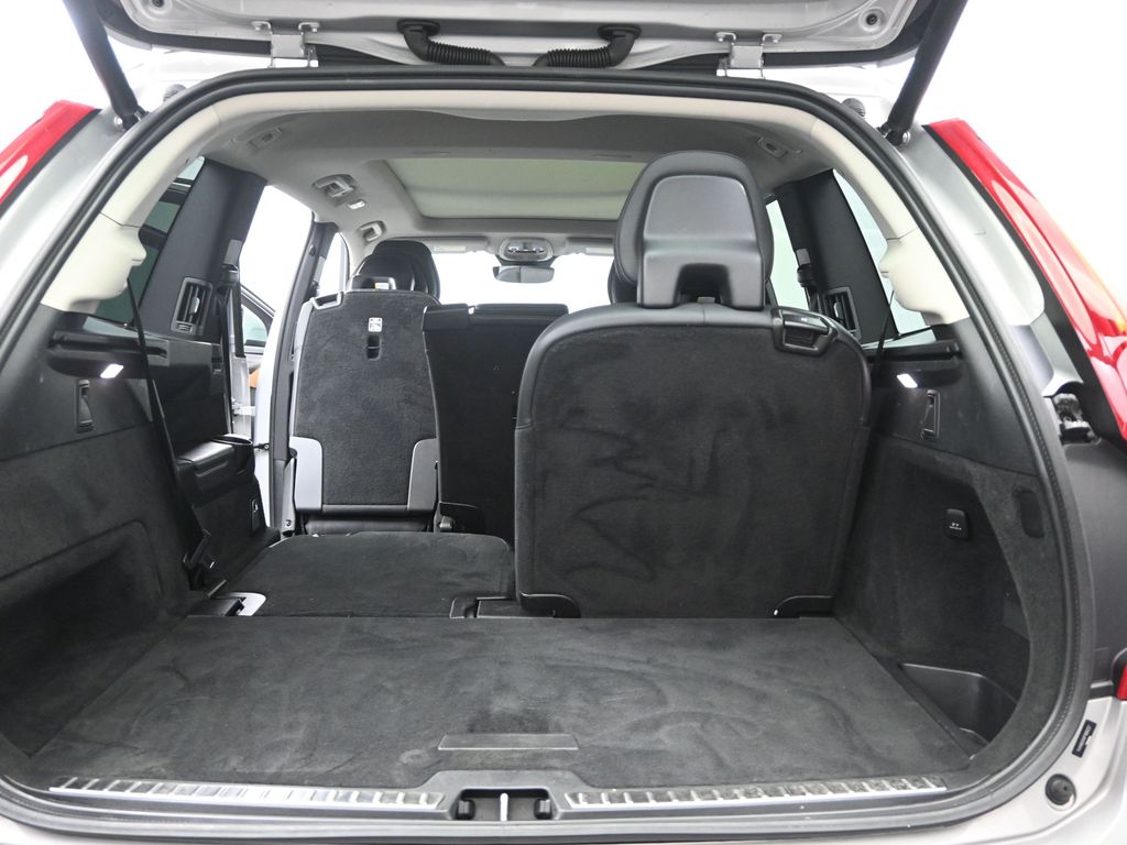 2023 Volvo XC90 T8 Plus photo 12
