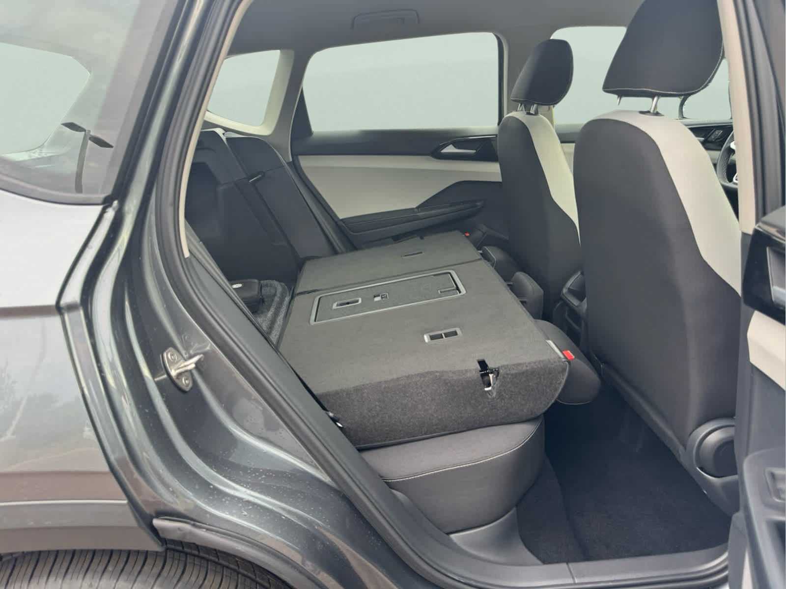 2025 Volkswagen Taos S photo 31