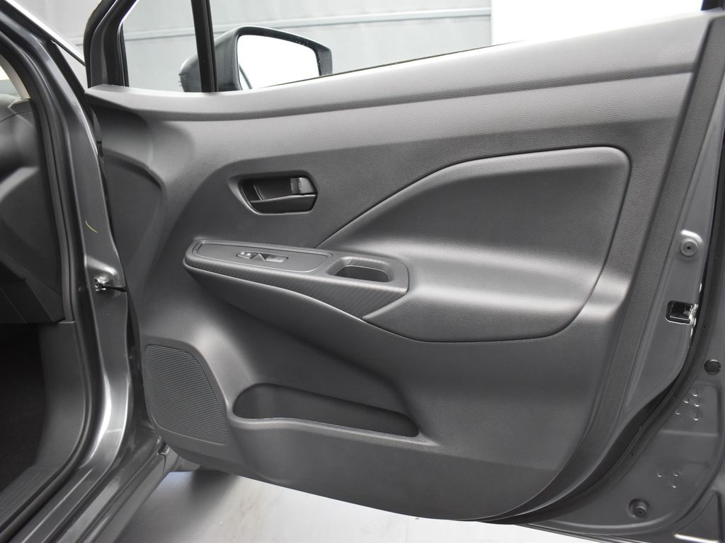 2025 Nissan Versa 1.6 S photo 22