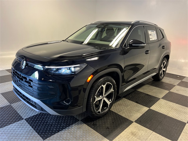 2026 Volkswagen Tiguan SE photo 3