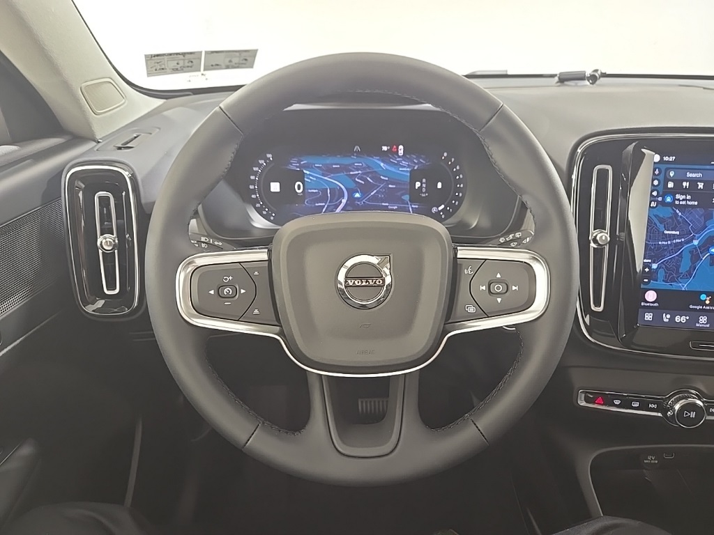 2026 Volvo XC40 Plus photo 10
