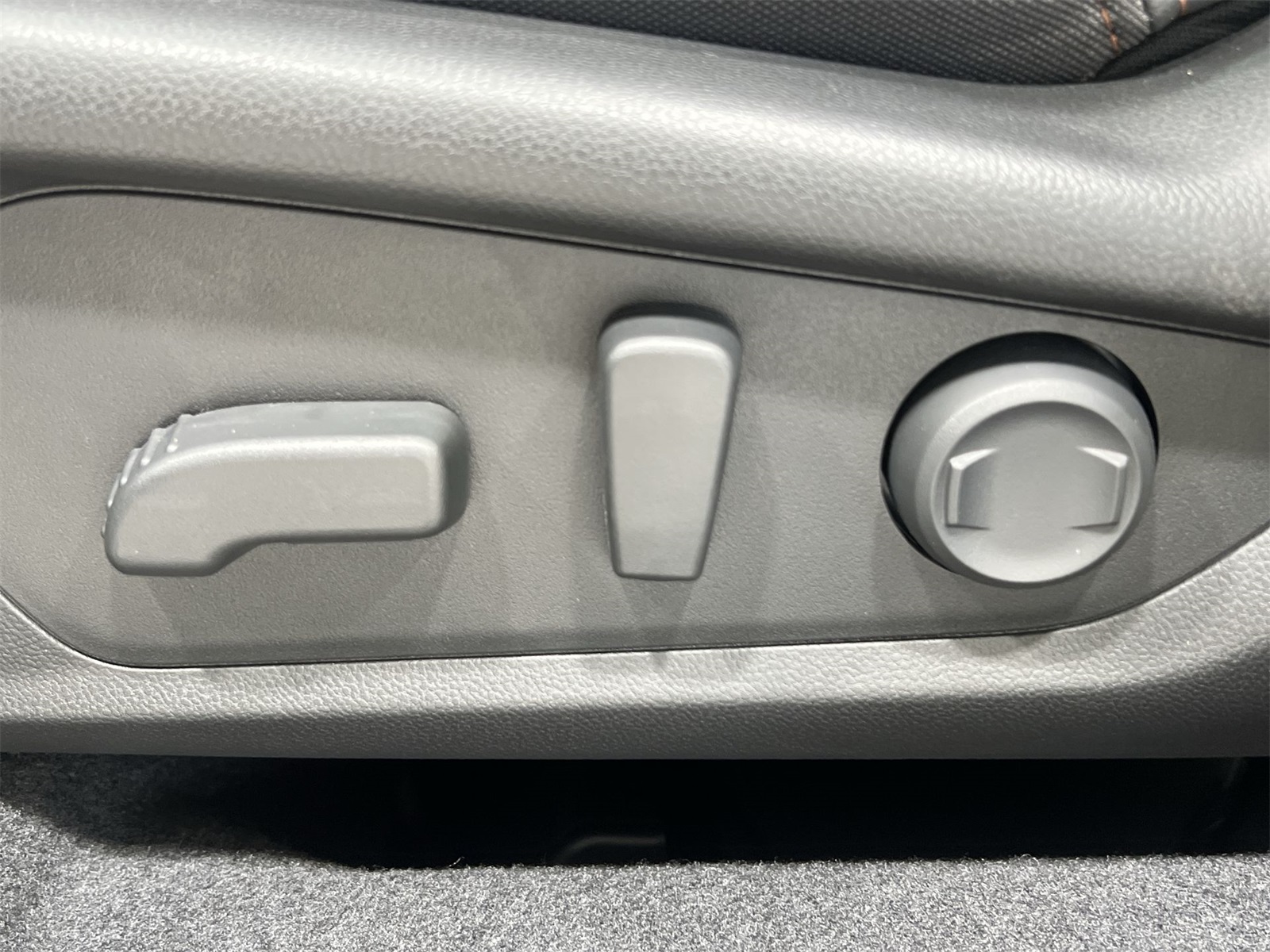 2025 Subaru Forester Touring photo 12