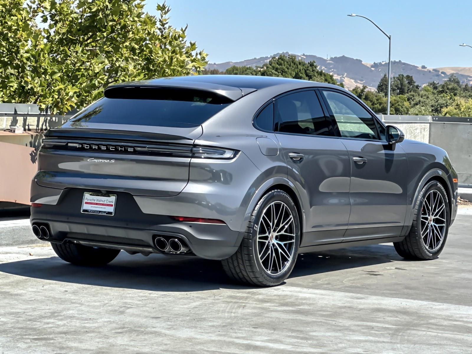 2025 Porsche Cayenne S photo 5