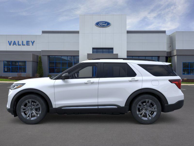 2025 Ford Explorer photo 4
