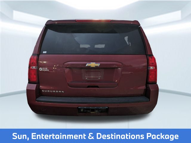 2016 Chevrolet Suburban LT photo 4