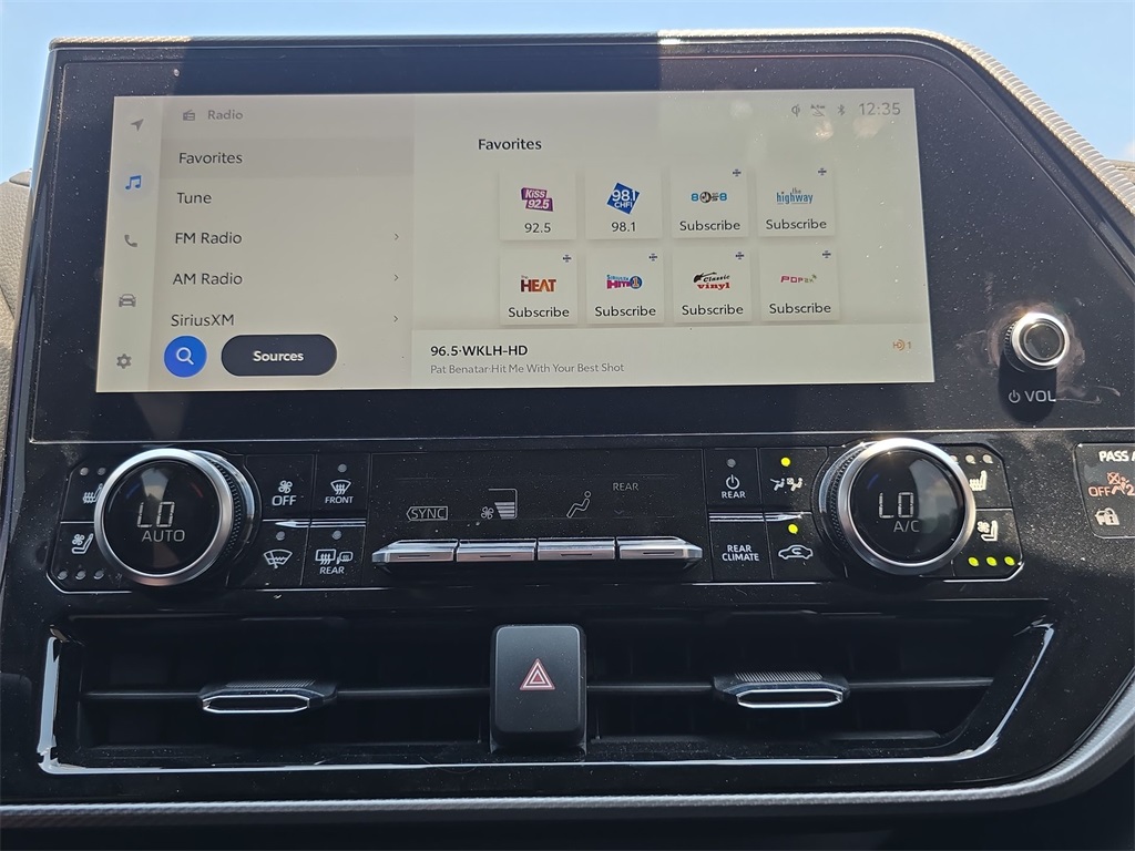2024 Toyota Highlander Hybrid Platinum photo 25