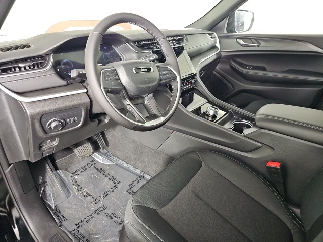 2025 Jeep Grand Cherokee Laredo X photo 10