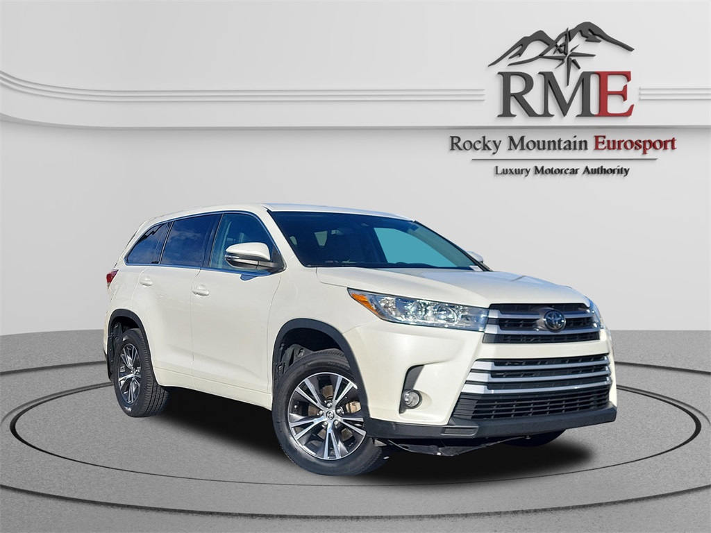 2018 Toyota Highlander LE Plus's photo