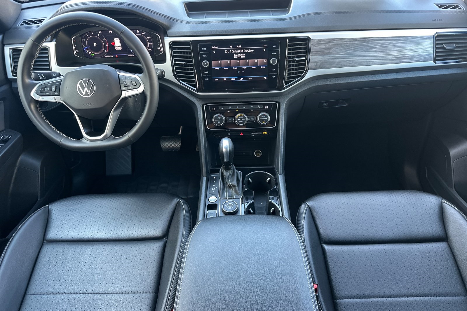 2022 Volkswagen Atlas Cross Sport V6 SE Technology photo 13
