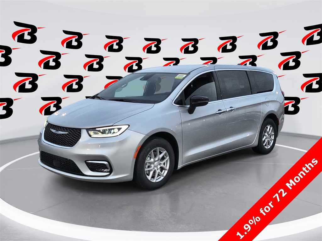 2026 Chrysler Pacifica Select's photo