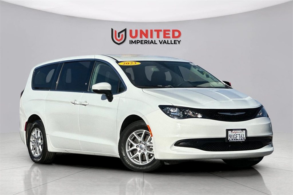 Pre-Owned 2023 Chrysler Voyager LX's photo