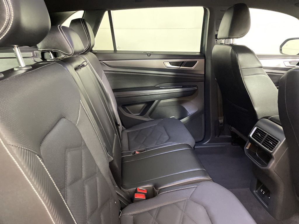 2024 Volkswagen Atlas Cross Sport SE Technology photo 17