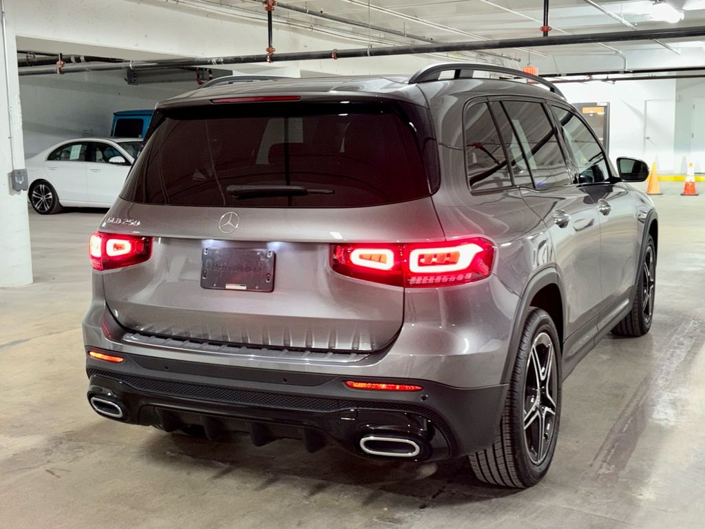 2022 Mercedes Benz GLB 250 photo 3
