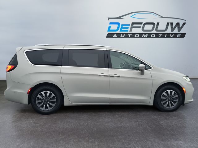 2021 Chrysler Pacifica Hybrid Touring L photo 2