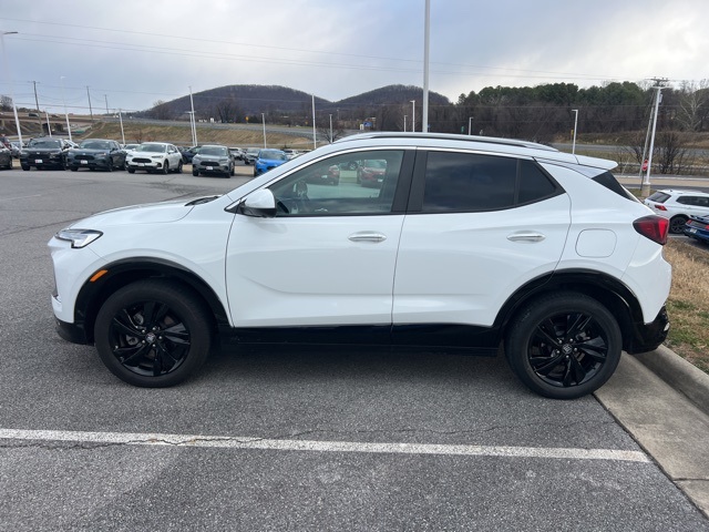 2024 Buick Encore GX Sport Touring photo 2