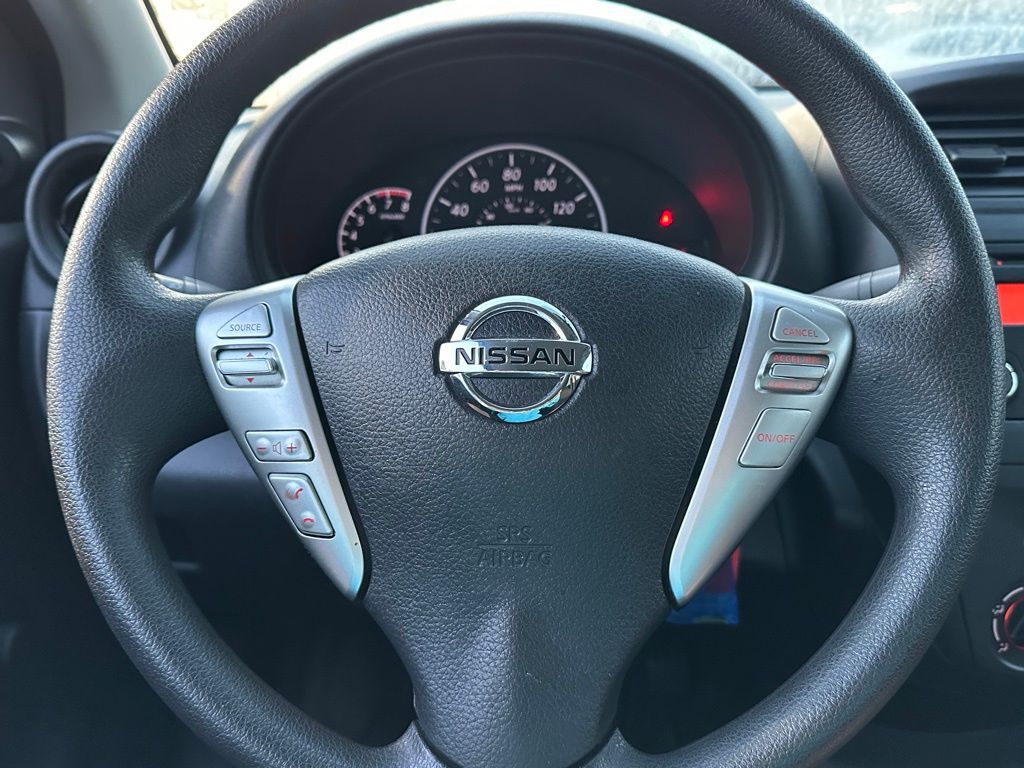 2015 Nissan Versa 1.6 Plus photo 19