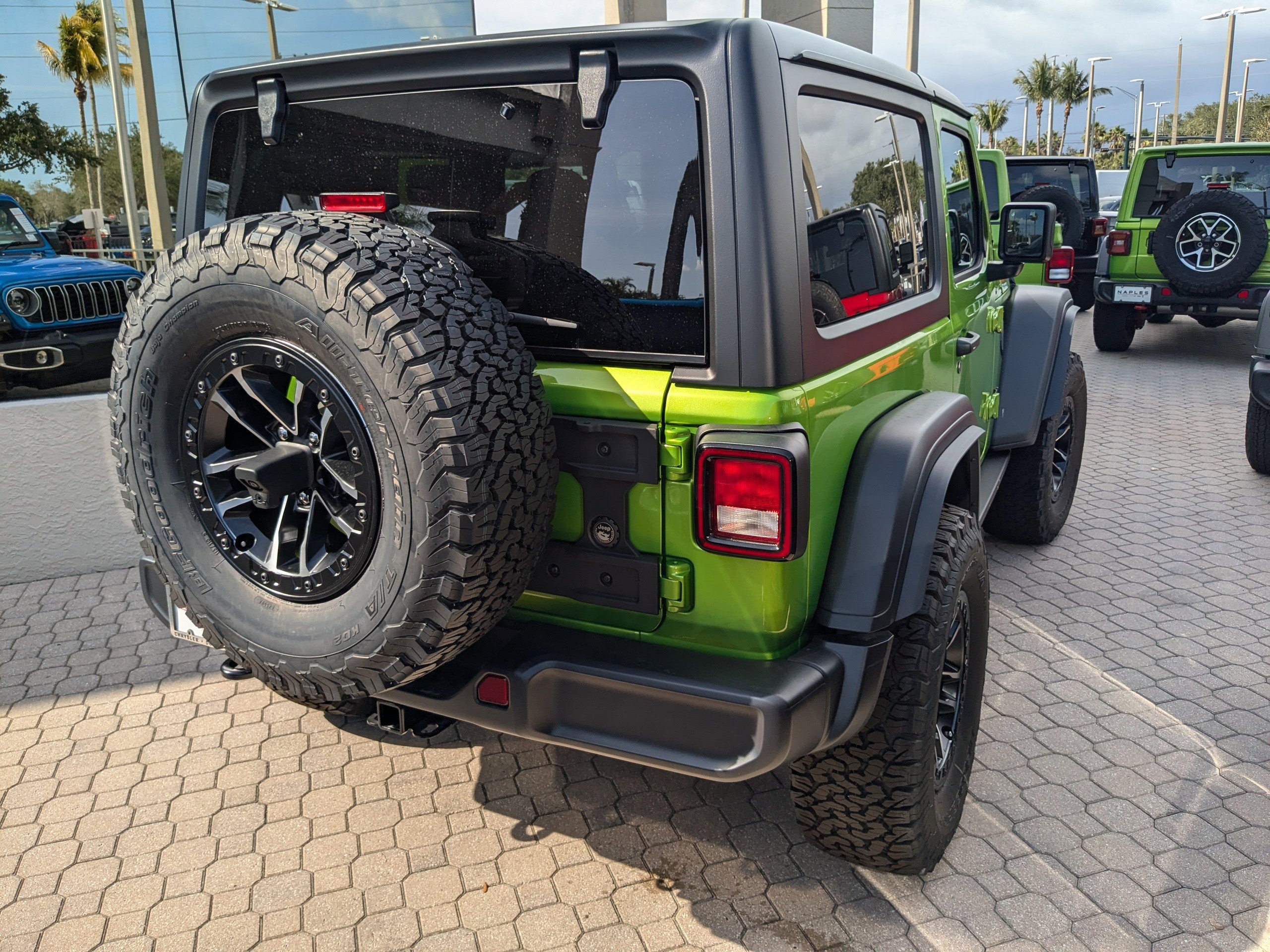2025 Jeep Wrangler Willys photo 5