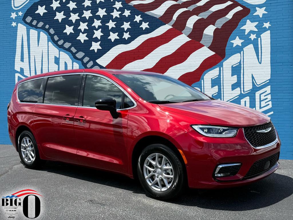 2026 Chrysler Pacifica Select's photo