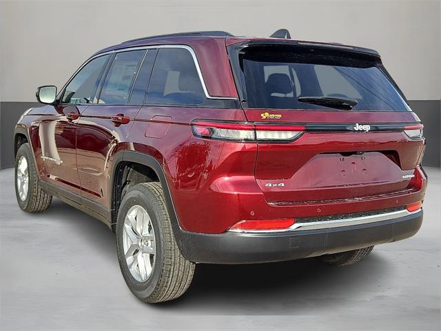 2025 Jeep Grand Cherokee Laredo photo 2