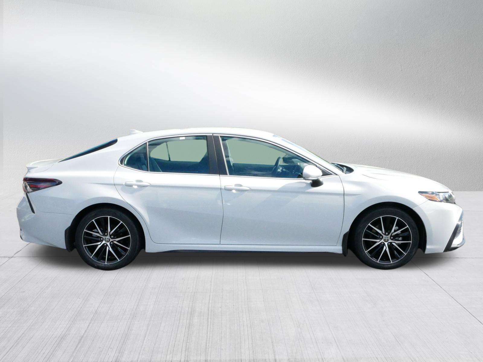 2023 Toyota Camry SE photo 8