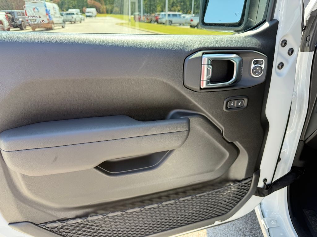 2025 Jeep Gladiator Sport S photo 8