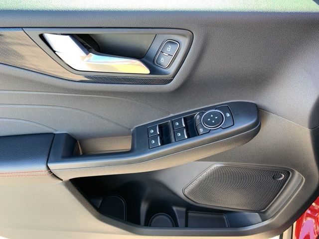 2025 Ford Escape ST-Line photo 12