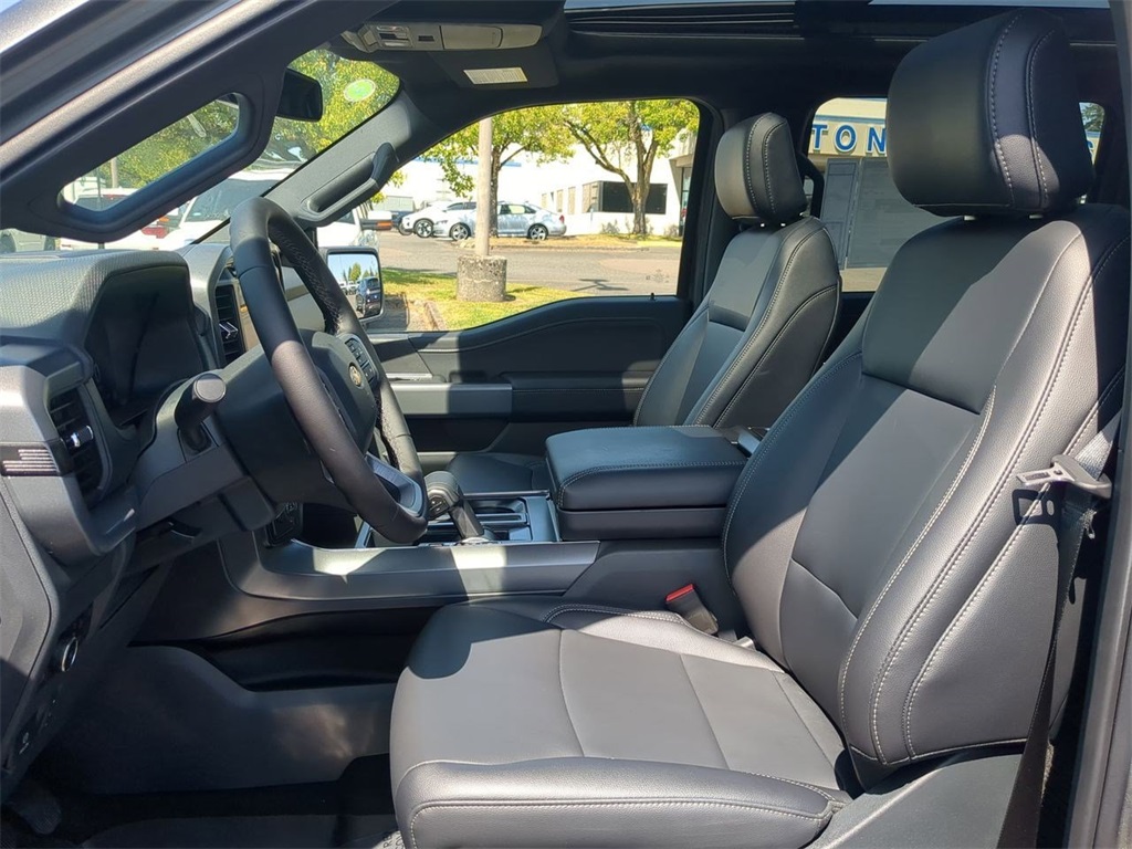 2025 Ford F-150 XLT photo 13