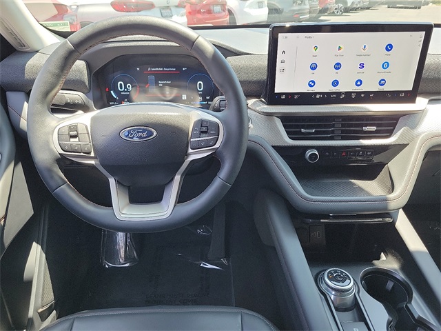 2025 Ford Explorer photo 4