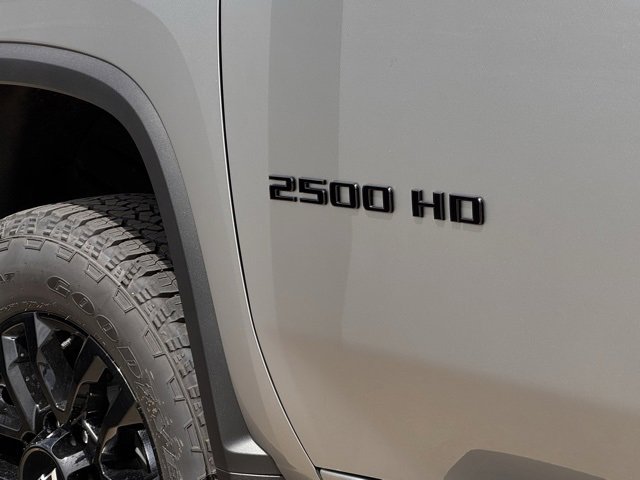 2025 Chevrolet Silverado 2500HD Custom photo 39