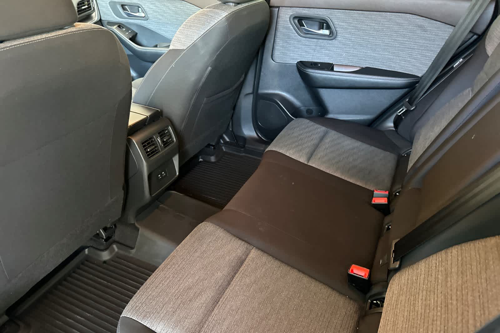 2023 Nissan Rogue SV photo 3