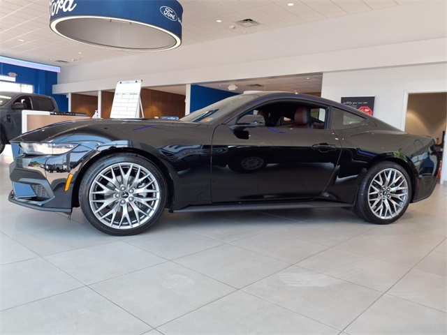 2025 Ford Mustang EcoBoost Premium photo 3