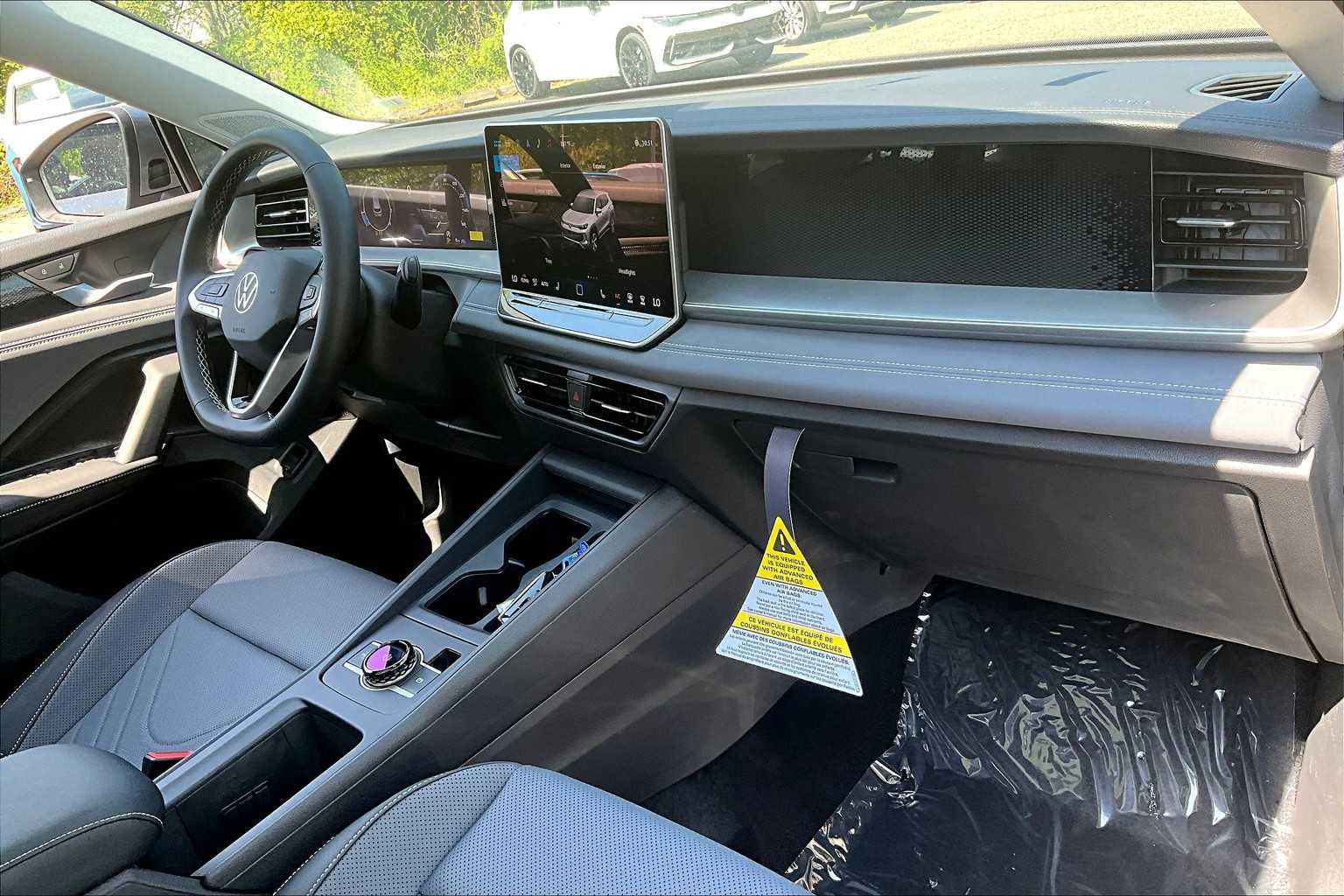 2025 Volkswagen Tiguan SE photo 9